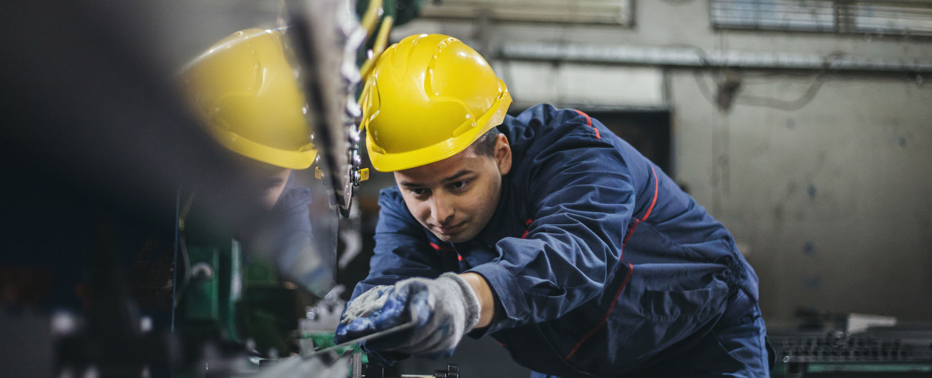 Réparation d'une machine dans une usine