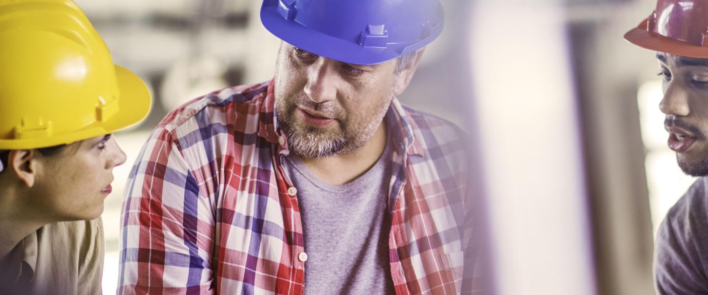 Réunion de chantier après un accident du travail